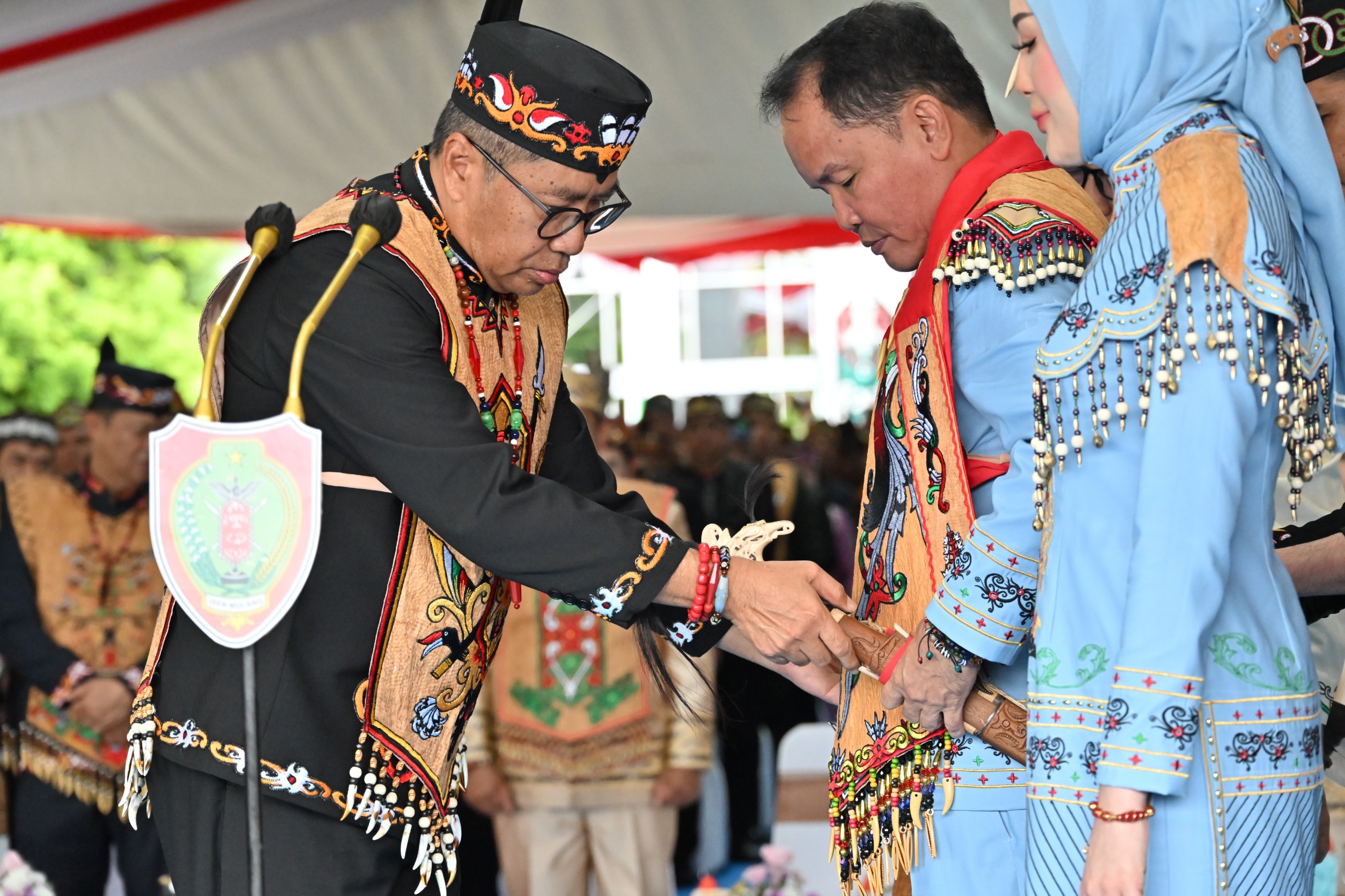 Plt Sekda Kalteng Leonard S. Ampung Dampingi Gubernur Agustiar Sabran dalam Upacara HUT Kalteng ke-68 dan Penganugerahan Gelar Adat