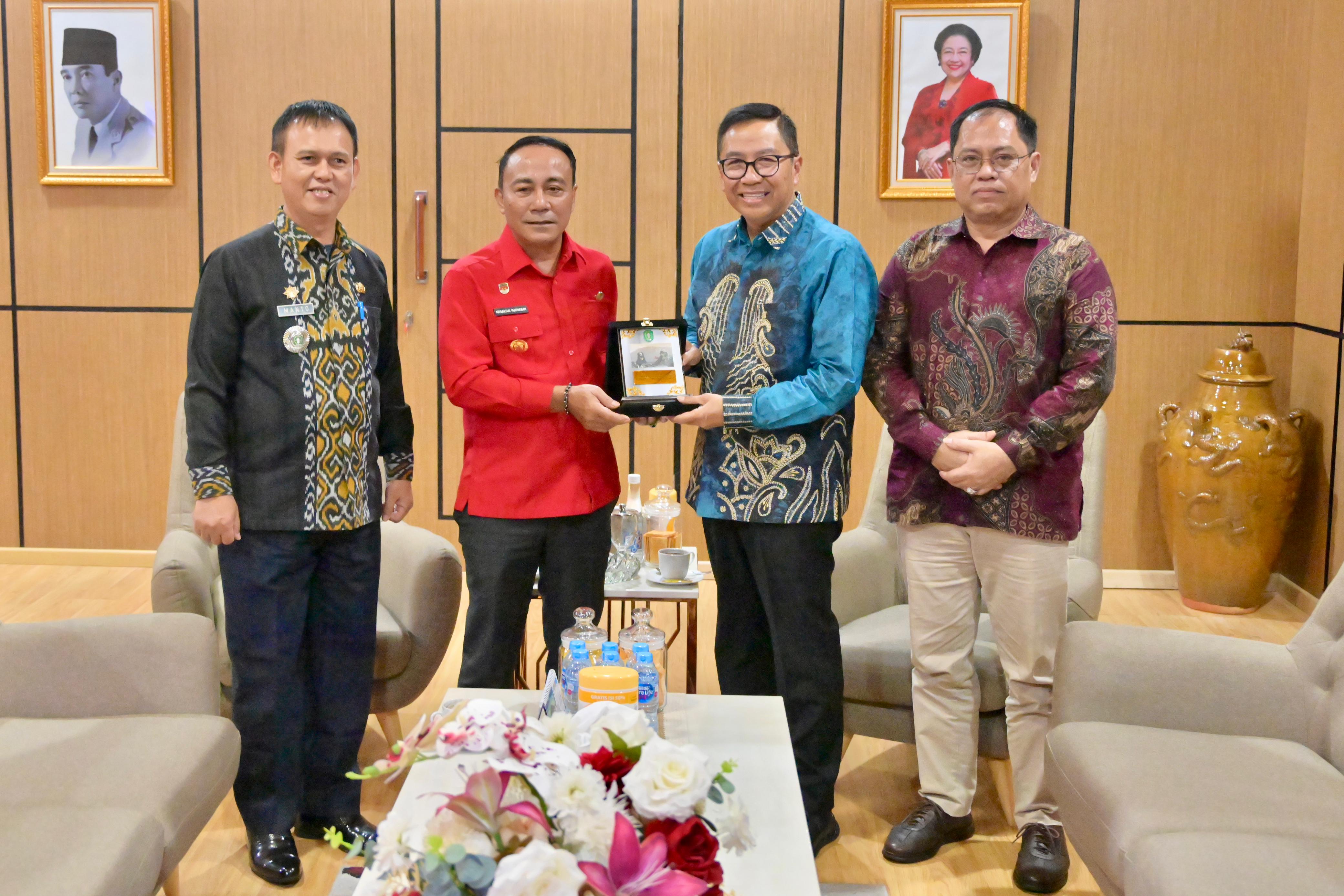 Plt Sekda Kalteng Lakukan Koordinasi Konektivitas dengan Kalbar, Bahas Rencana Jalan Penghubung Jembatan Jelai – Ketapang