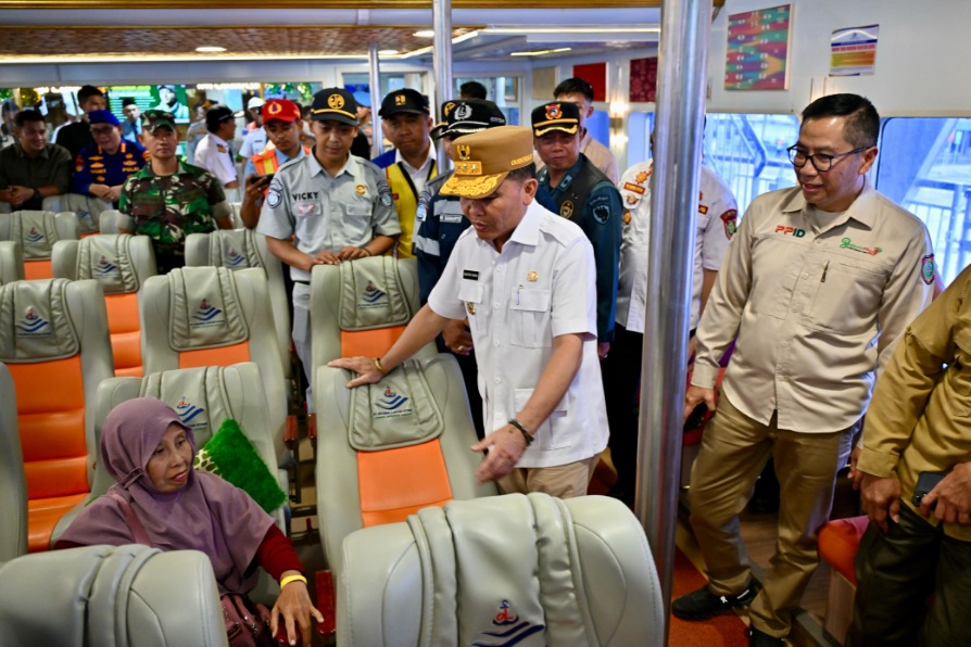 Kepala BAPPERIDA Prov. Kalteng Dampingi Gubernur Tinjau Pelabuhan Mentaya Sampit Jelang Idul Fitri